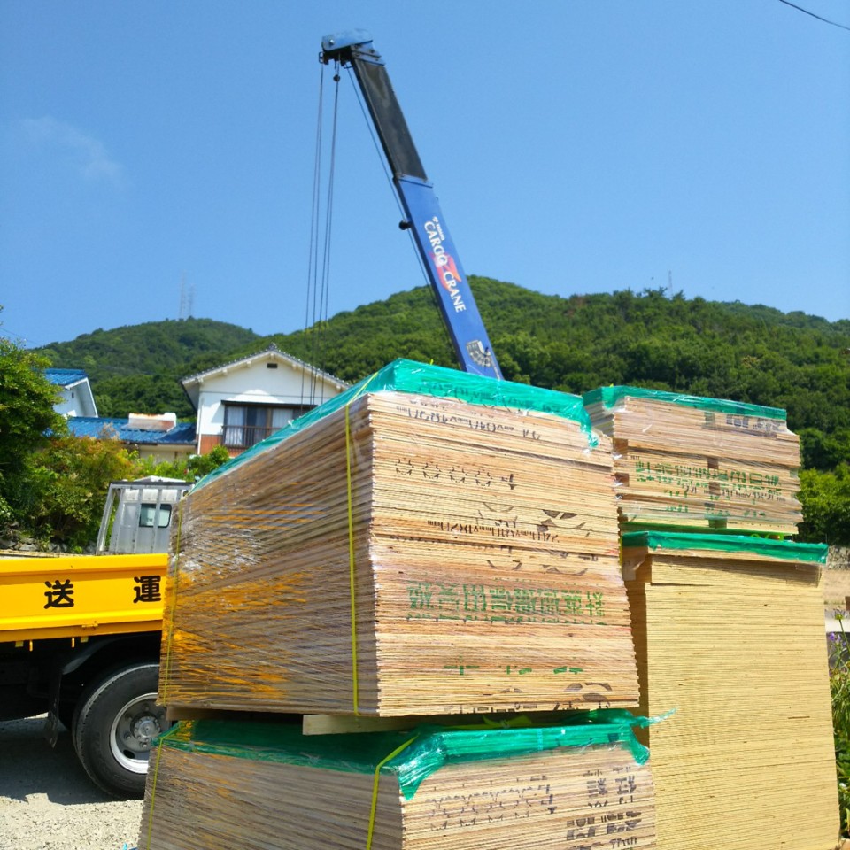 構造材搬入