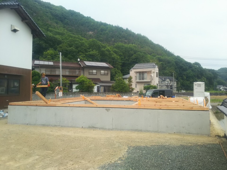 土台敷き