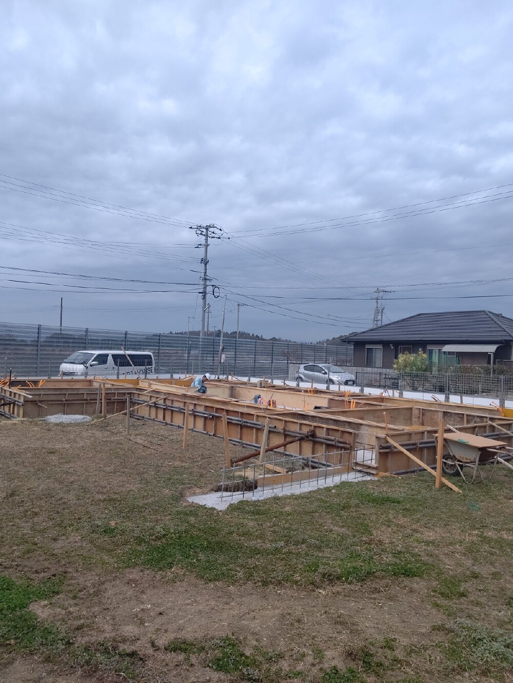立上り施工中